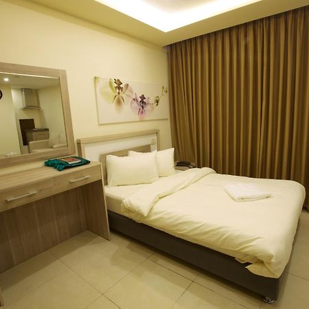Lujain Hotel فندق النور واللجين アンマン 部屋 写真