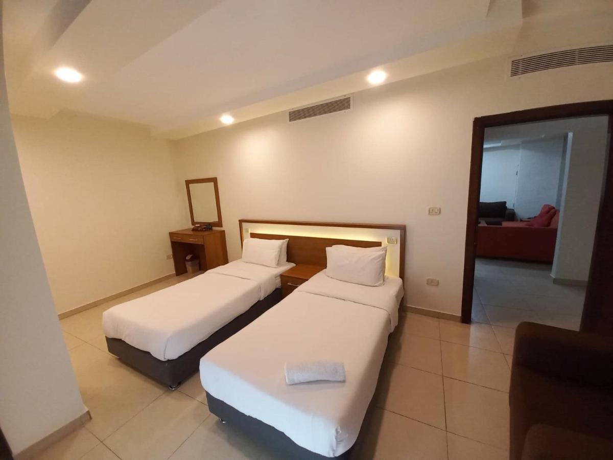 Lujain Hotel فندق النور واللجين アンマン エクステリア 写真
