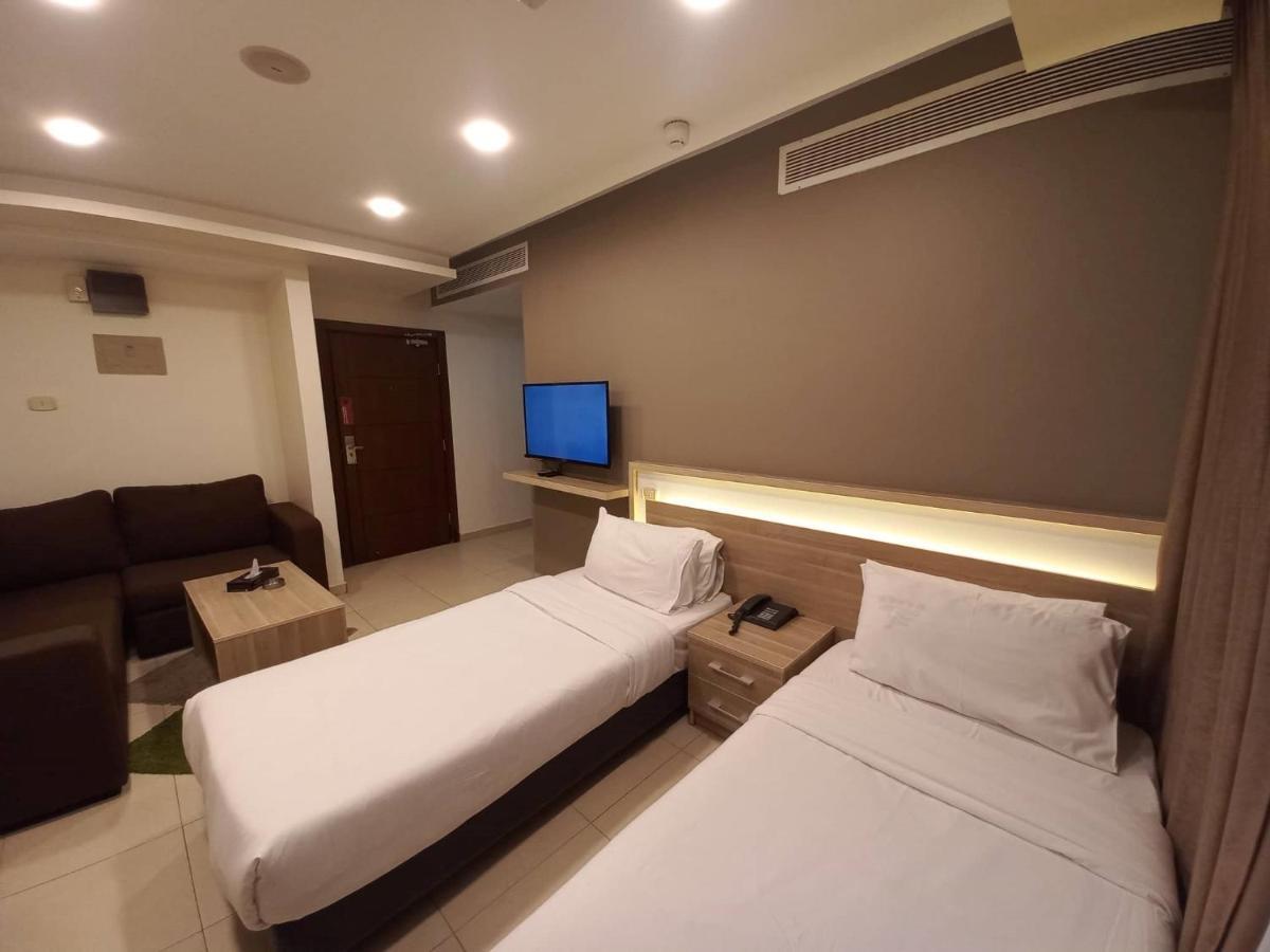 Lujain Hotel فندق النور واللجين アンマン エクステリア 写真