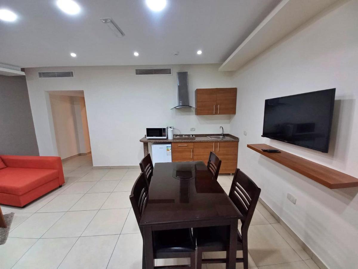 Lujain Hotel فندق النور واللجين アンマン エクステリア 写真