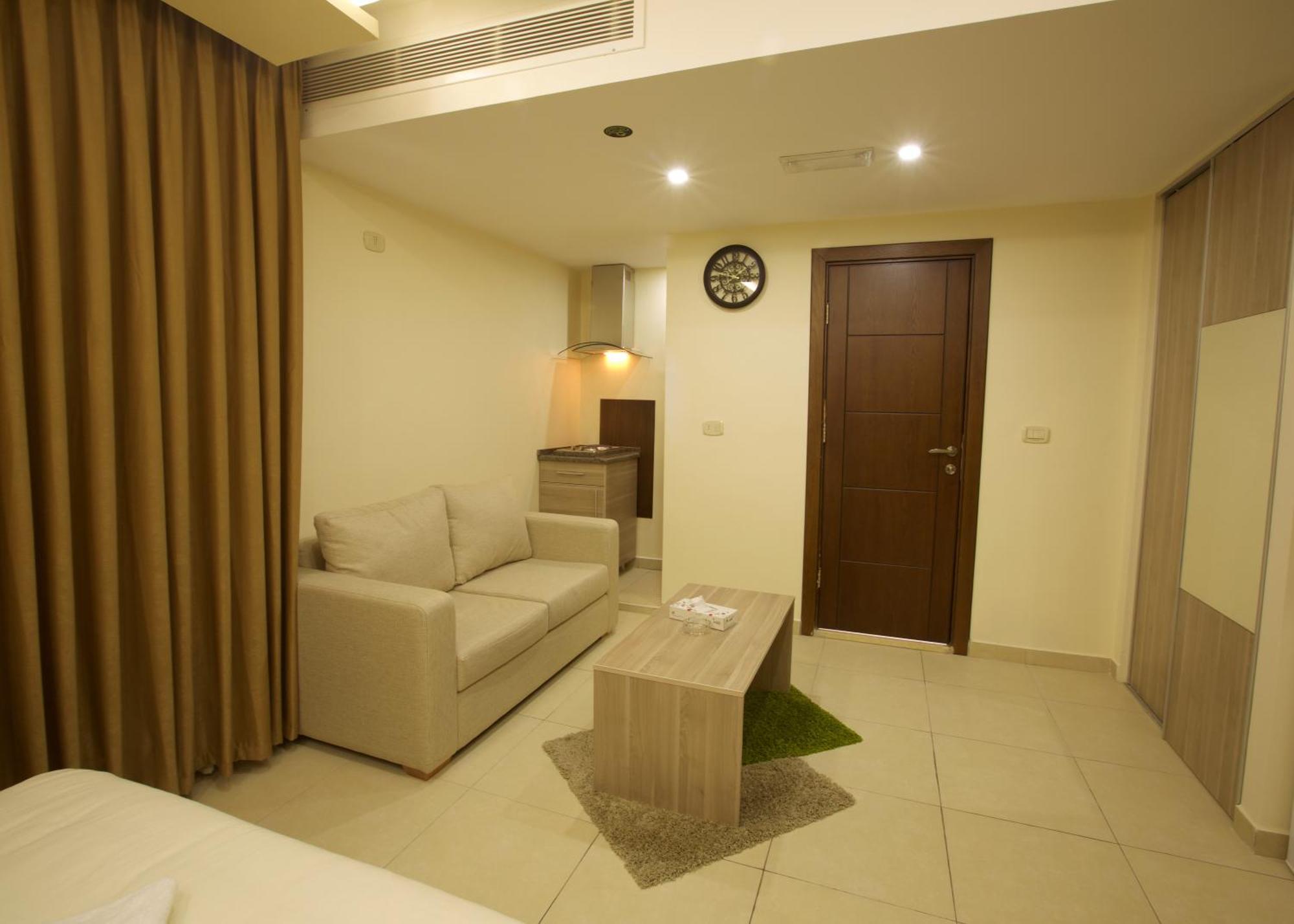Lujain Hotel فندق النور واللجين アンマン エクステリア 写真