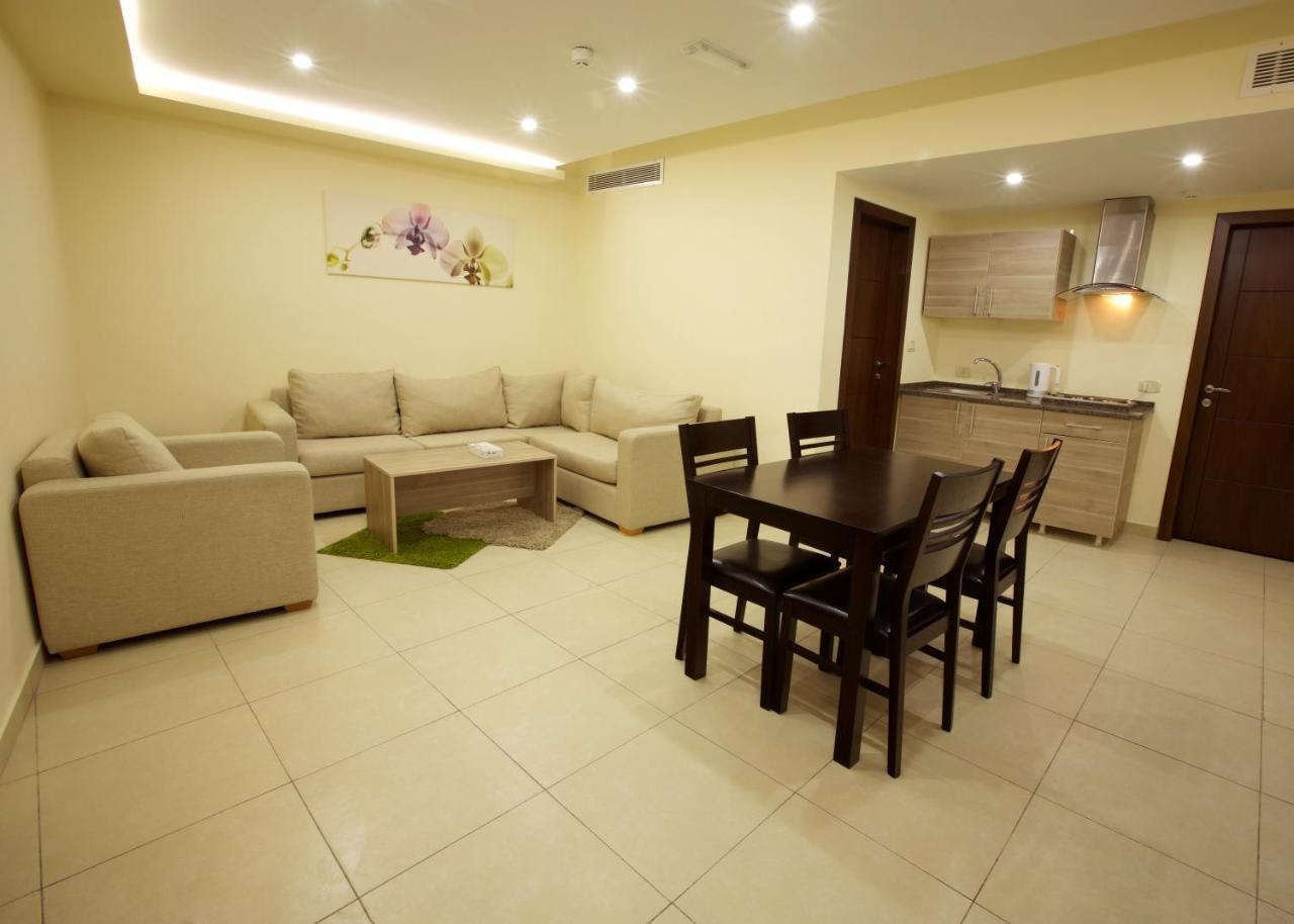 Lujain Hotel فندق النور واللجين アンマン 部屋 写真