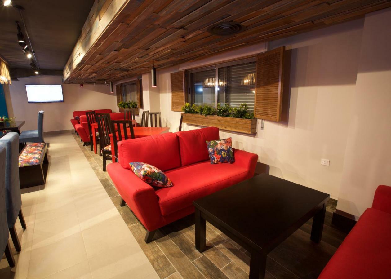 Lujain Hotel فندق النور واللجين アンマン エクステリア 写真